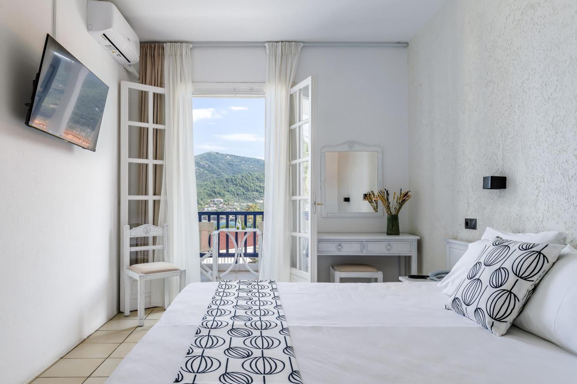 Aperitton Hotel Skopelos Exterior foto