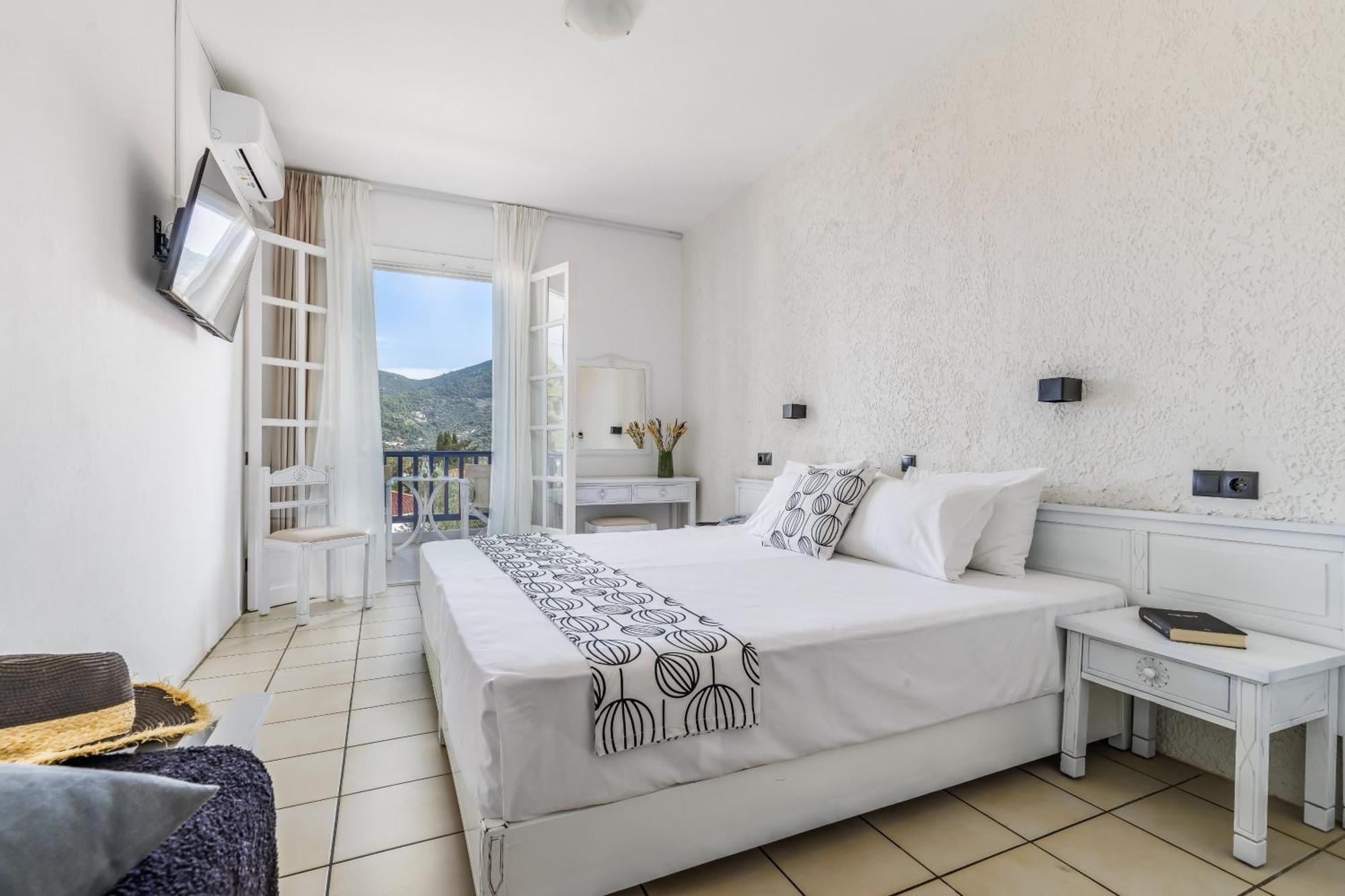 Aperitton Hotel Skopelos Exterior foto